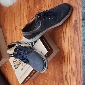 NWT men's skechers 12 sneakers. AIR COOLED memory foam.